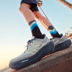 Feetures -   Elite Light Cushion Mini Crew - Black Swell
