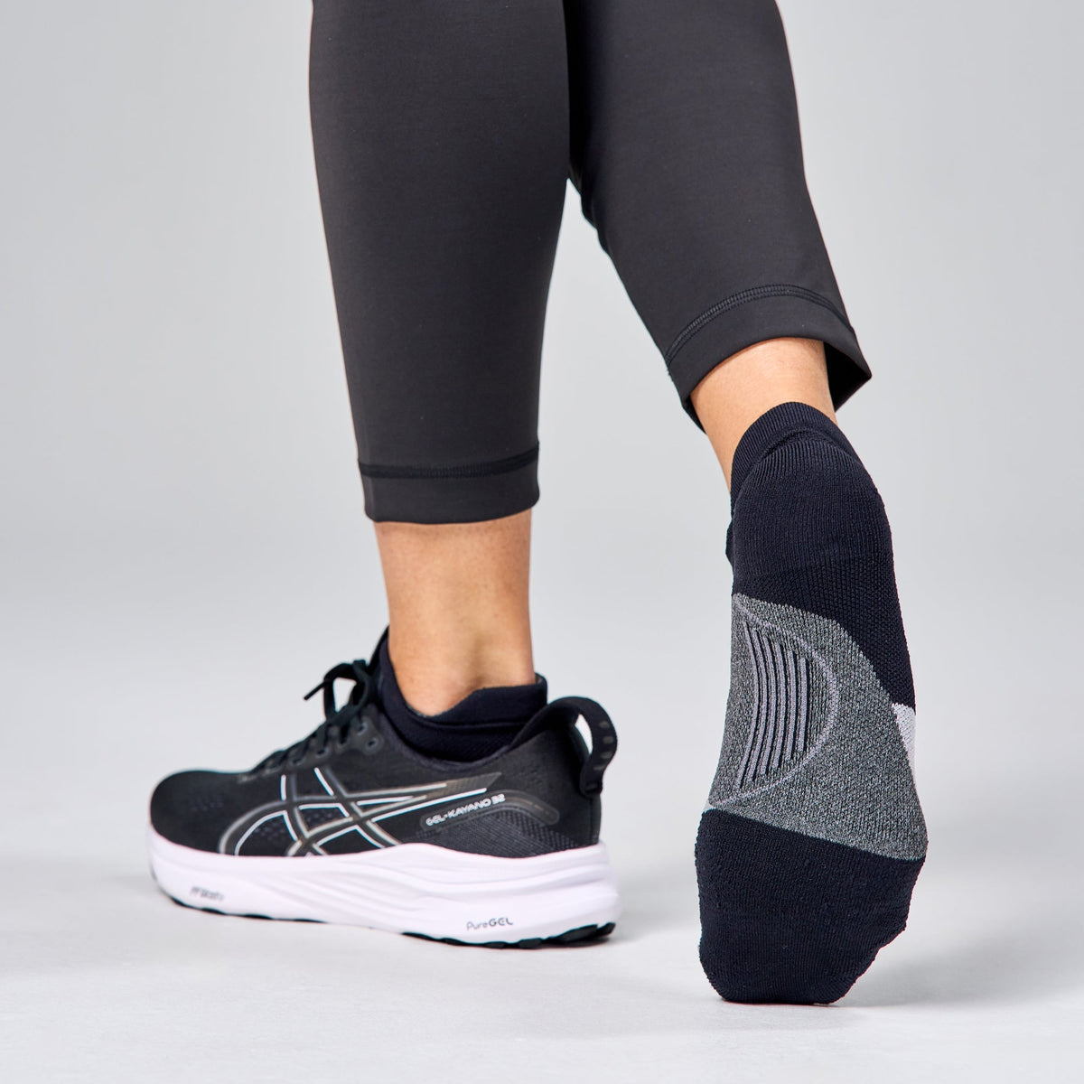 Feetures Elite Light Cushion No Show Tab Black
