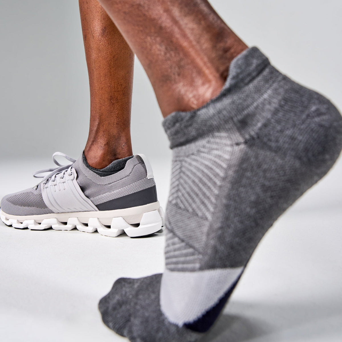 Feetures Elite Light Cushion No Show Tab Gray