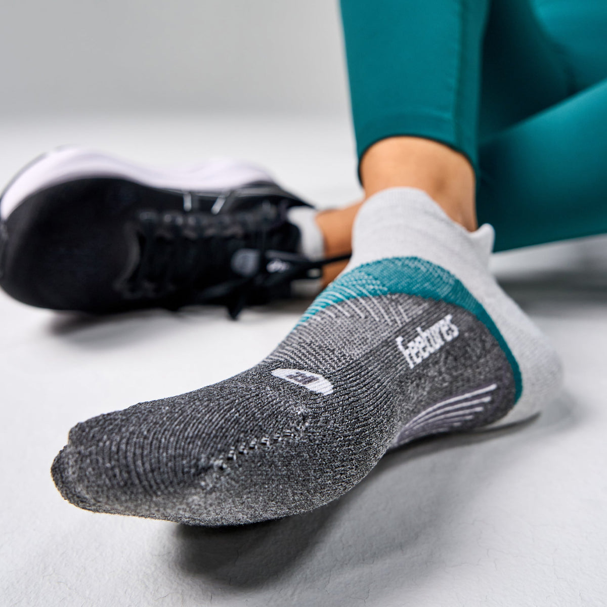 Feetures - Elite Light Cushion No Show Tab - Stone Ivy