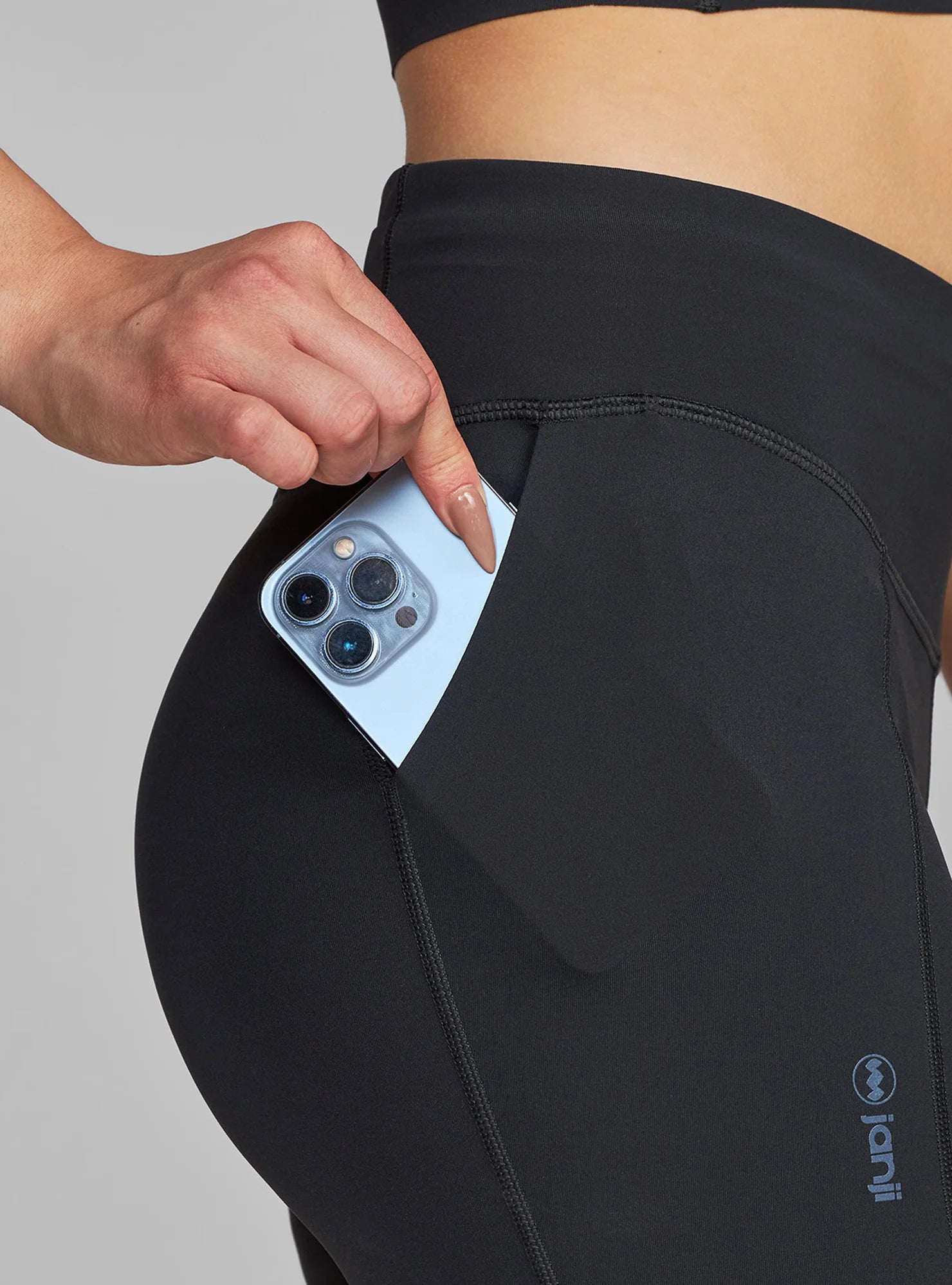 Women's - Janji 7" Pace Short - Midnight