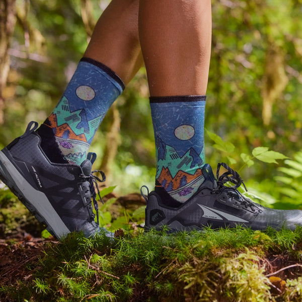 Smartwool Women's Trail Run Mountain Print Crew Socks Twilight Blue