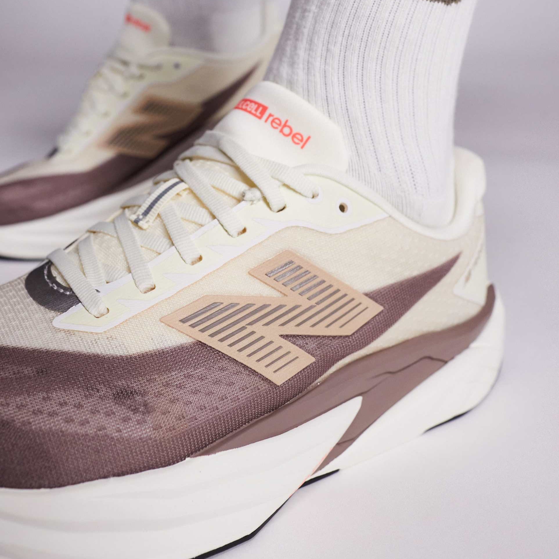 Women's - New Balance FuelCell Rebel v5 - Beige Brow