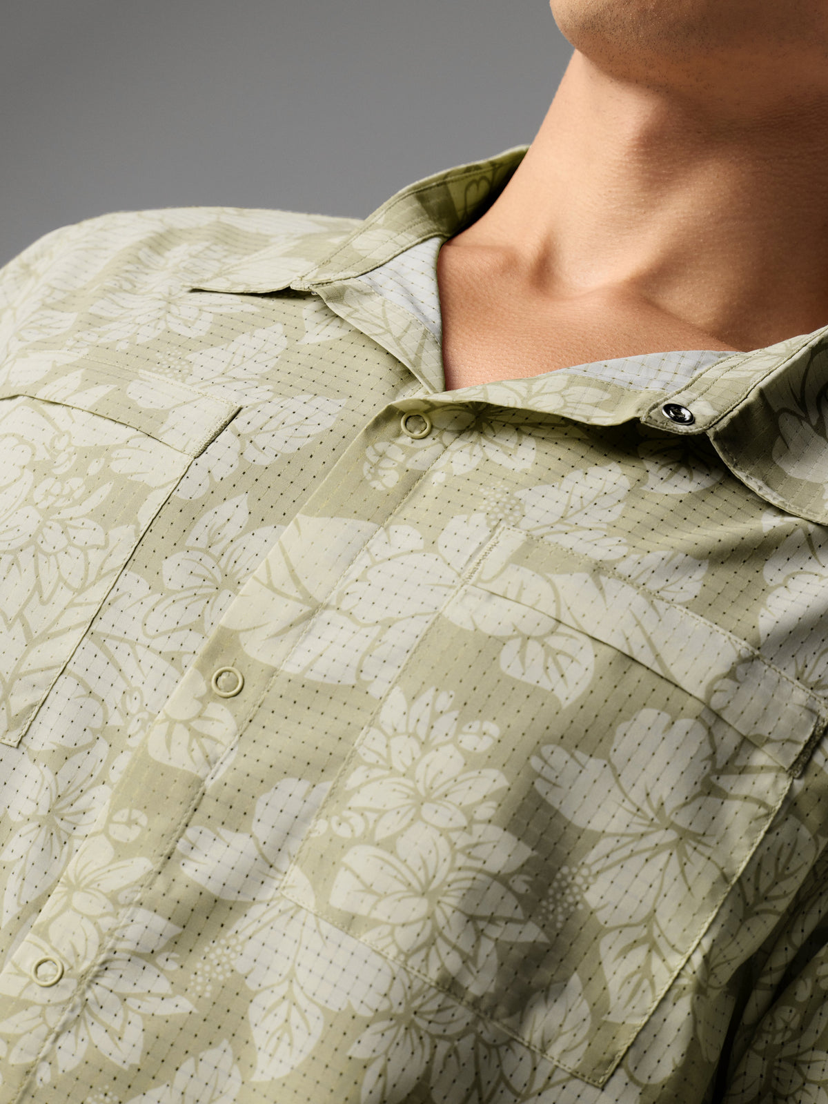 rabbit Men's High Country Relaxed SS Mojave Hibiscus
