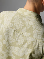 rabbit Men's High Country Relaxed SS Mojave Hibiscus