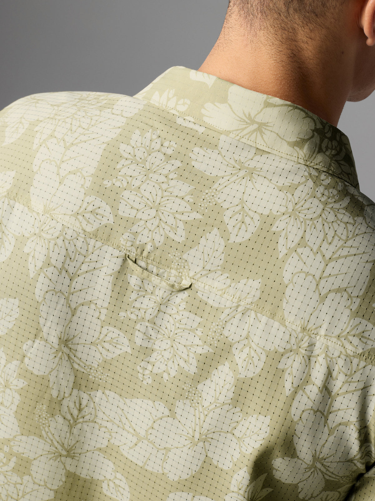 rabbit Men's High Country Relaxed SS Mojave Hibiscus